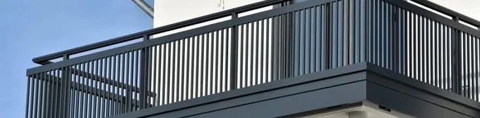 Balustradă de terasă cu bare verticale fine B-010 — GNV METAL