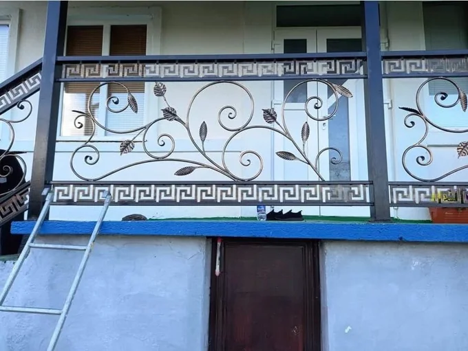 Balustradă cu volute și chenar de meandru B-014 — GNV METAL