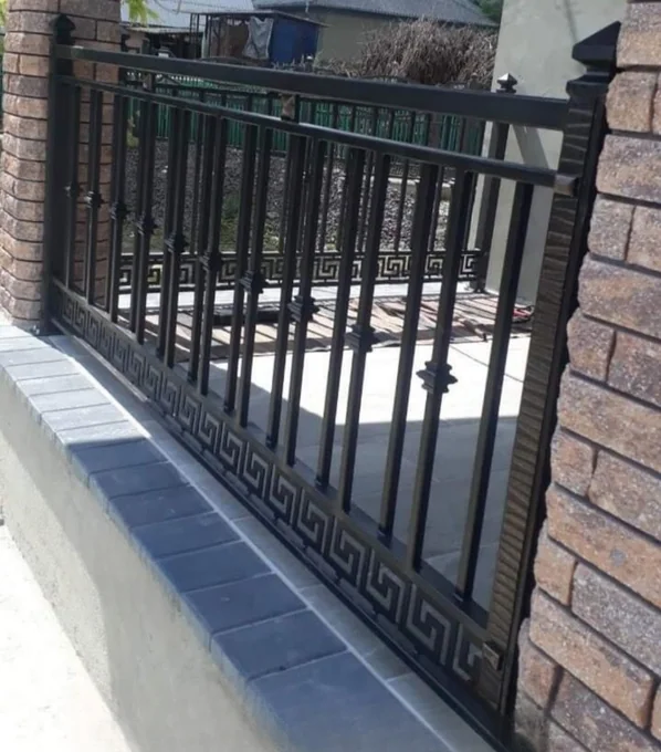 Balustradă de terasă cu bandă geometrică jos B-015 — GNV METAL