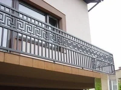 Balustradă lungă cu meandru și pătrate sus B-020 — GNV METAL