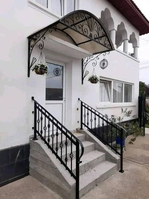 Balustradă de intrare cu montanți decorativi B-023 — GNV METAL