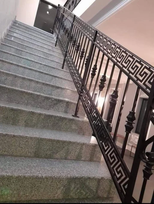 Balustradă de scară cu borduri grecești B-026 — GNV METAL