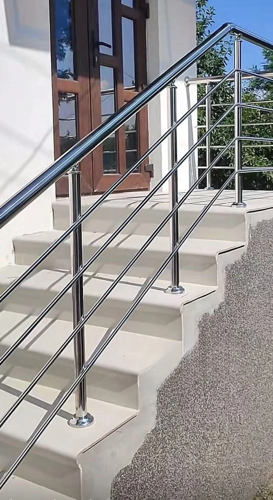 Balustradă de pridvor cu bare înclinate paralele B-032 — GNV METAL