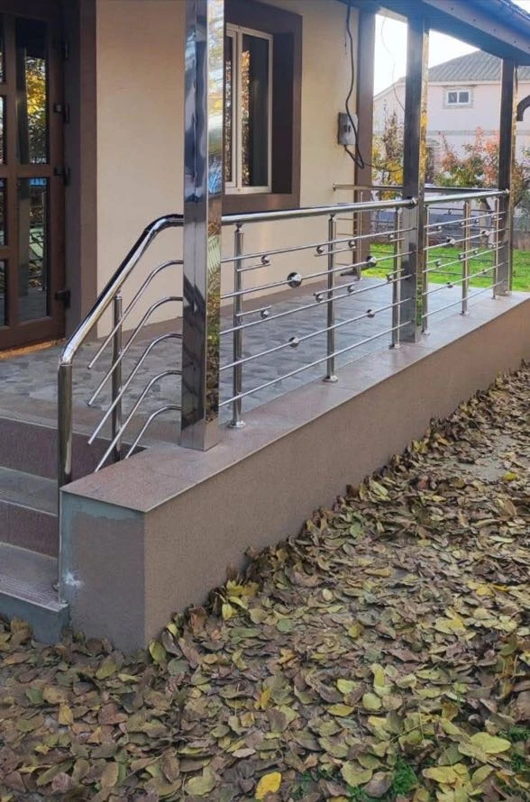 Balustradă de pridvor cu început curbat B-039 — GNV METAL