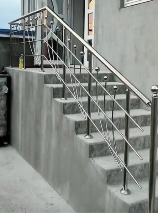 Balustradă de scară cu intrare curbată dublă B-040 — GNV METAL