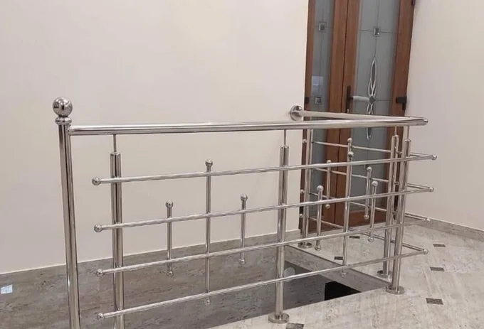 Balustradă de podest cu tuburi orizontale B-042 — GNV METAL