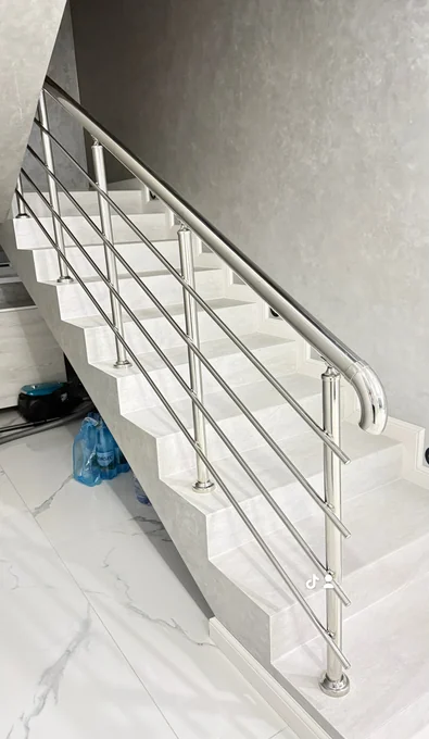 Balustradă inox cu capăt rotunjit B-054 — GNV METAL