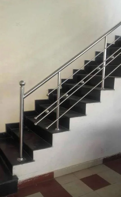 Balustradă inox pentru rampă interioară dreaptă B-057 — GNV METAL