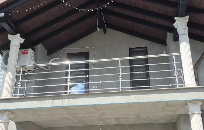 Balustradă deschisă la culoare cu inserții ondulate B-059 — GNV METAL