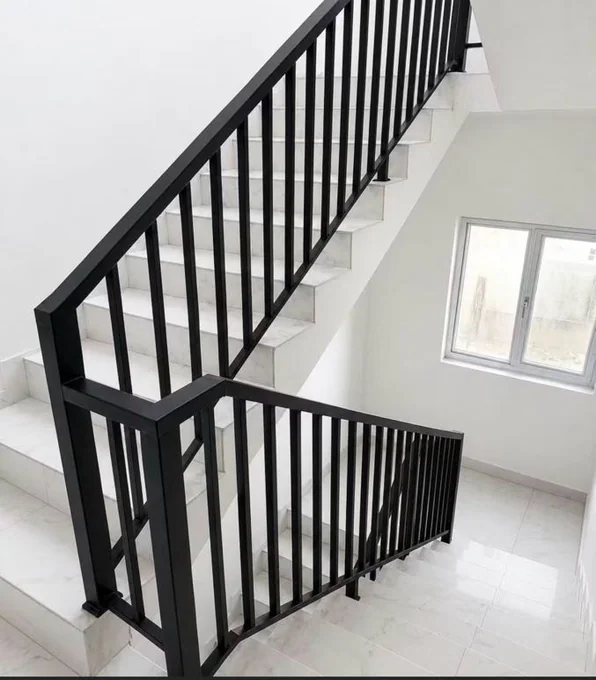 Balustradă neagră interioară fără decor B-061 — GNV METAL