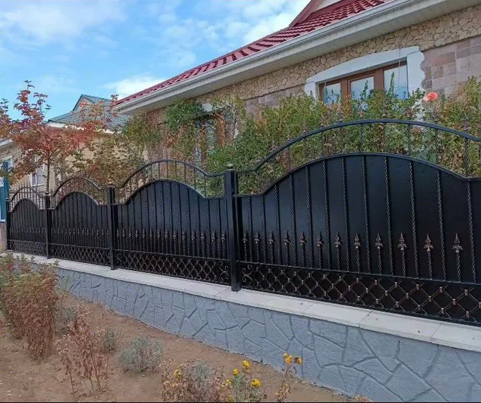 Gard opac cu partea superioară ondulată G-004 — GNV METAL