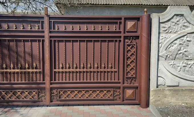 Gard maro cu romburi și vârfuri decorative G-018 — GNV METAL