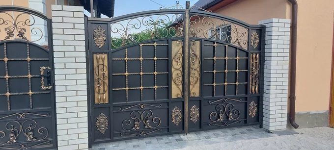 Poartă cu noduri aurii pe rețea pătrată P-014 — GNV METAL