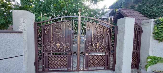 Poartă deschisă cu volute în formă de inimă P-015 — GNV METAL