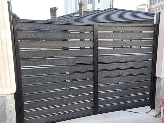 Poartă modernă cu lamele orizontale P-017 — GNV METAL