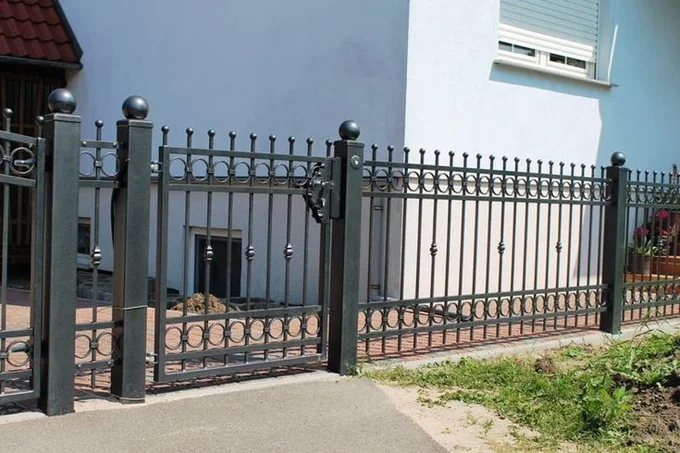 Poartă dreaptă deschisă cu două benzi de cercuri P-021 — GNV METAL