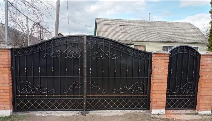 Poartă cu volute perechi și bază diagonală P-027 — GNV METAL