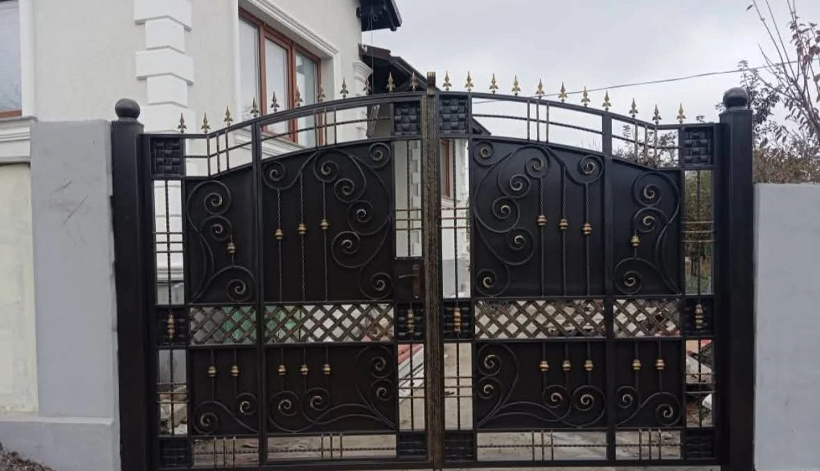 Poartă cu bandă romboidală centrală P-028 — GNV METAL