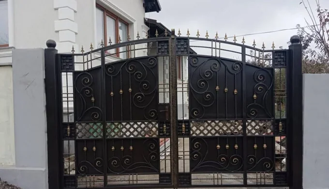 Poartă cu bandă romboidală centrală P-028 — GNV METAL