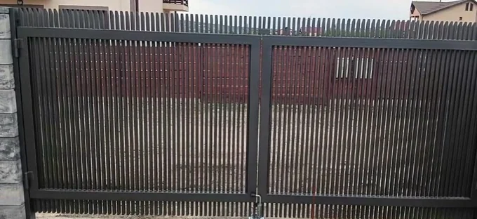 Poartă dreaptă cu umplere verticală deasă P-030 — GNV METAL