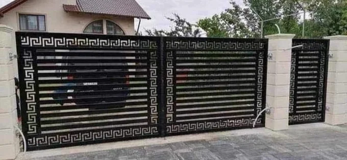 Poartă cu lamele orizontale în ramă ornamentală P-039 — GNV METAL