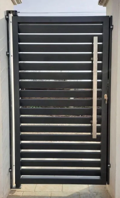 Portiță cu lamele orizontale și mâner lung P-052 — GNV METAL