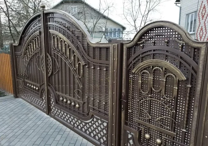 Poartă cu contur superior ondulat complex P-056 — GNV METAL