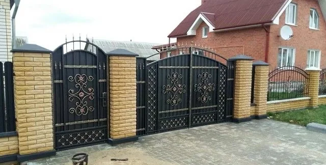 Poartă cu spirale centrale perechi P-057 — GNV METAL