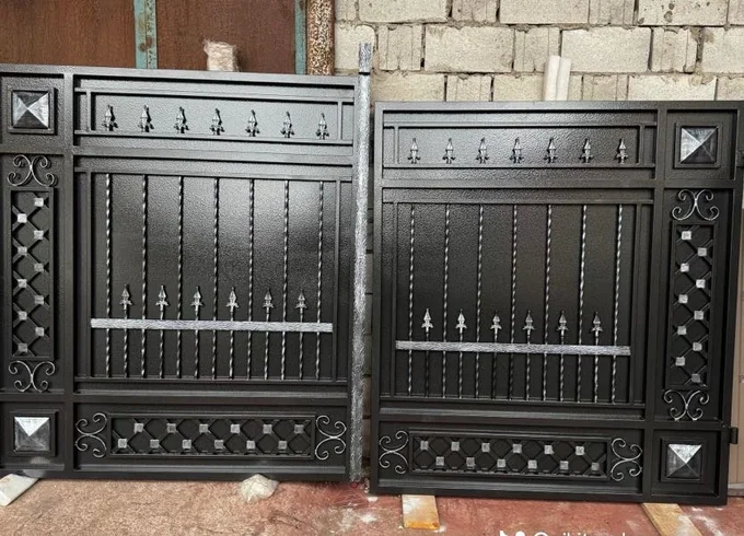 Poartă dreaptă cu vârfuri și bandă romboidală jos P-058 — GNV METAL
