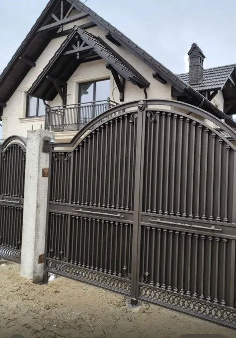 Poartă arcuită cu bare verticale dese P-069 — GNV METAL