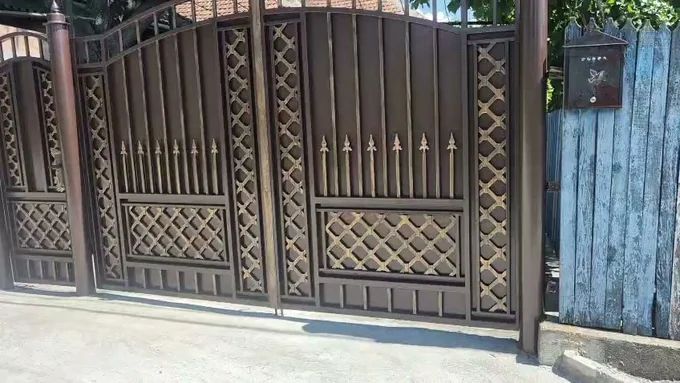 Poartă maro cu rame romboidale și vârfuri P-071 — GNV METAL